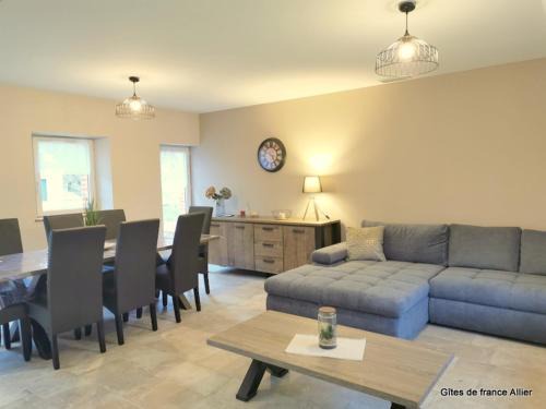 Thiel-sur-Acolin House | Gîte spacieux avec climatisation dans la campagne bourbonnaise - FR-1-489-339