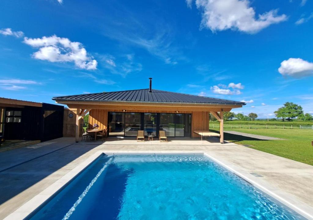 Vivans House | Gîtes spacieux avec piscine privative, sauna, animaux acceptés et parking, jusqu'à 18 personnes - FR-1-496-382