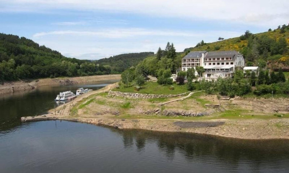 Anglards-de-Saint-Flour Hotel | Garabit Hôtel