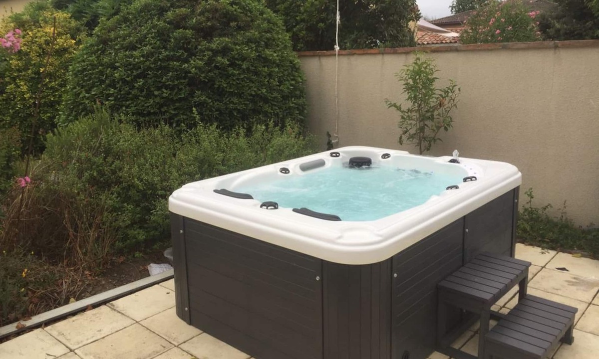 Launaguet Apartment | GARDENS OF GRAND SELVE Air conditioning, jacuzzi, sauna and swimming pool.