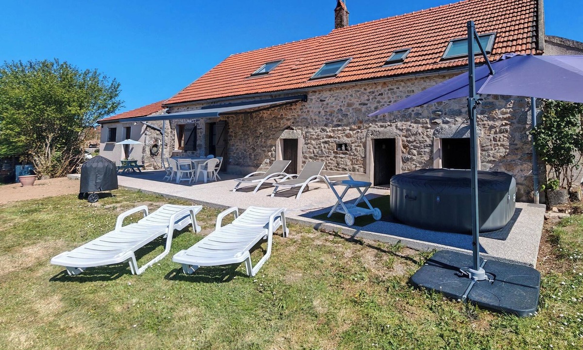Quarre-les-Tombes House | Gîte Anmany : A soothing place in the Morvan, for a comfortable stay.
