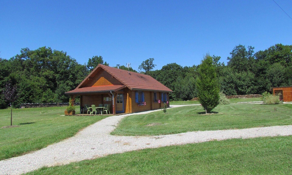 Commenailles House | Gite cottage wood jura with swimming pool