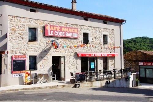 Saint-Julien-Labrousse Hotel | Gite d'étape le code bar