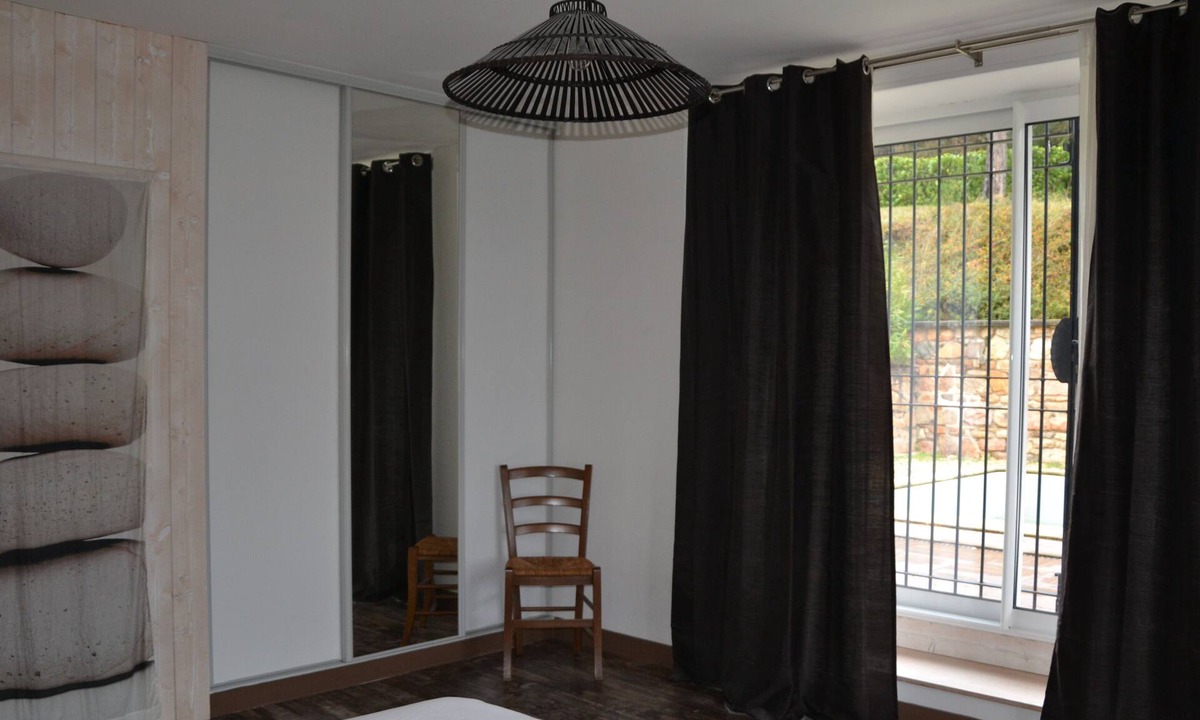 Cours House | Gite de la voie ferrée Spacious house + private pool in green Beaujolais