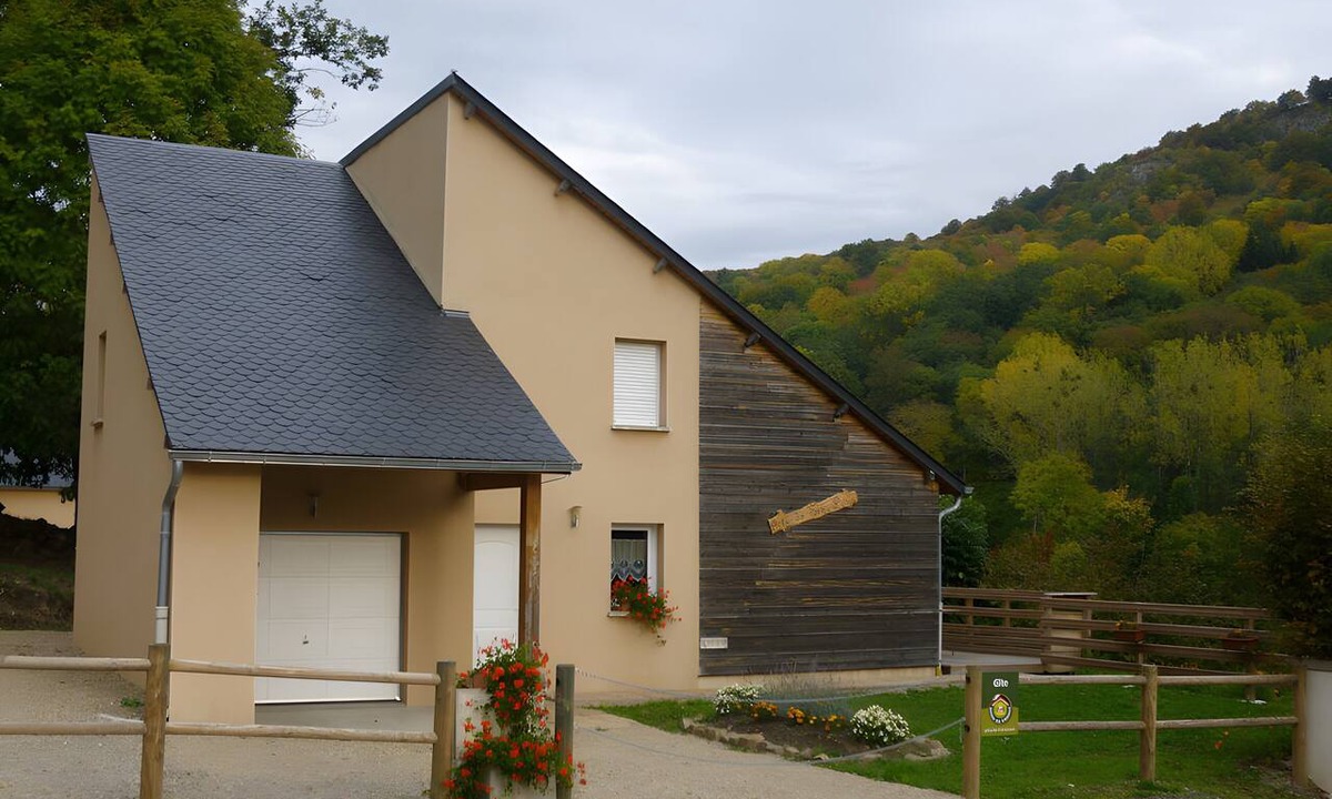Saint-Chely-d'Aubrac Ski Chalet | Gîte de Sibe Long - Chalet Rental on the Aubrac Plateau