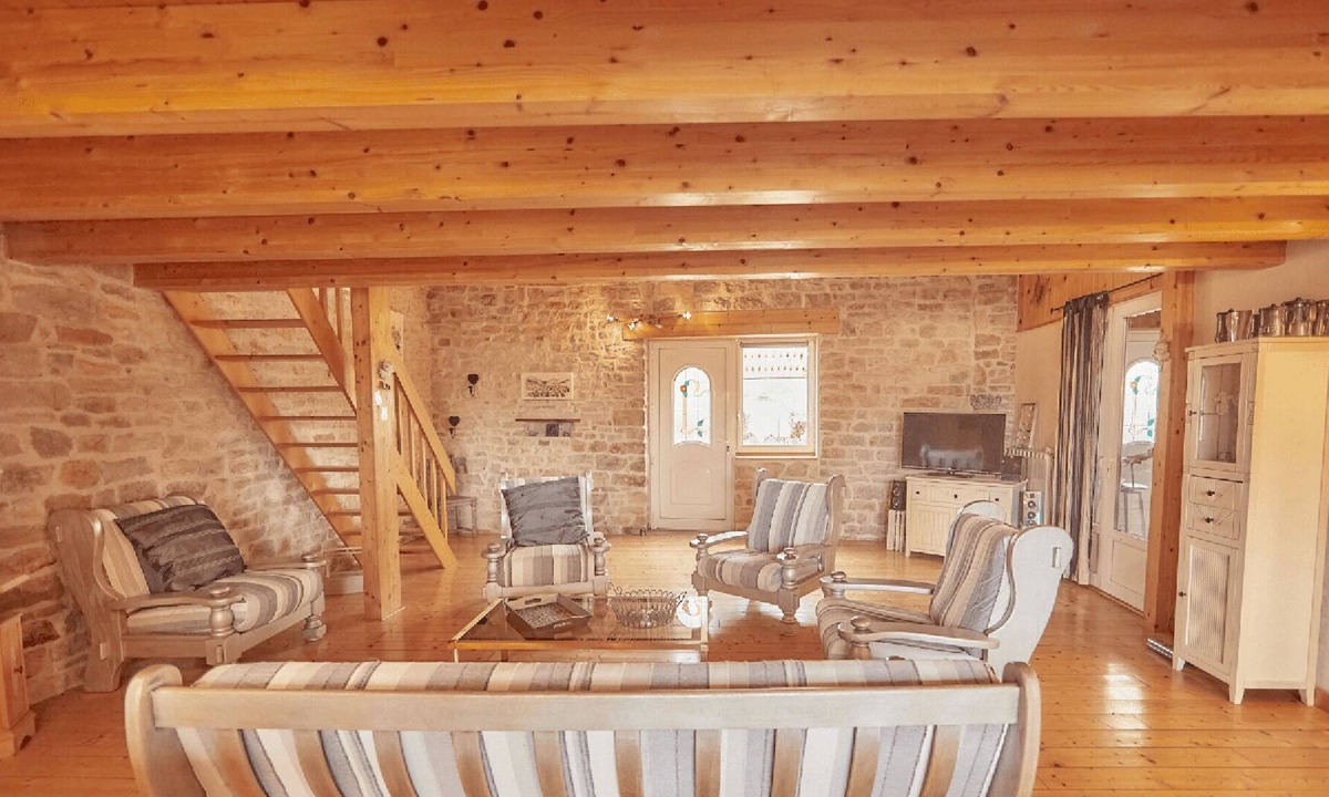 Villette-les-Arbois House | Gite des flâneurs du Jura: Large holiday home for 15 people near Arbois. Land, c