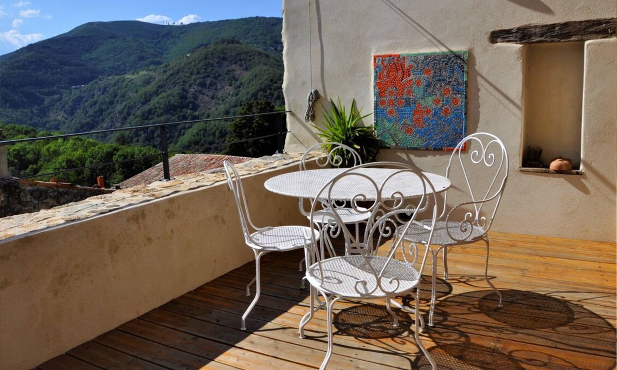 Creysseilles House | GITE DES JEUNES PIERRES CHARM AND NATURE