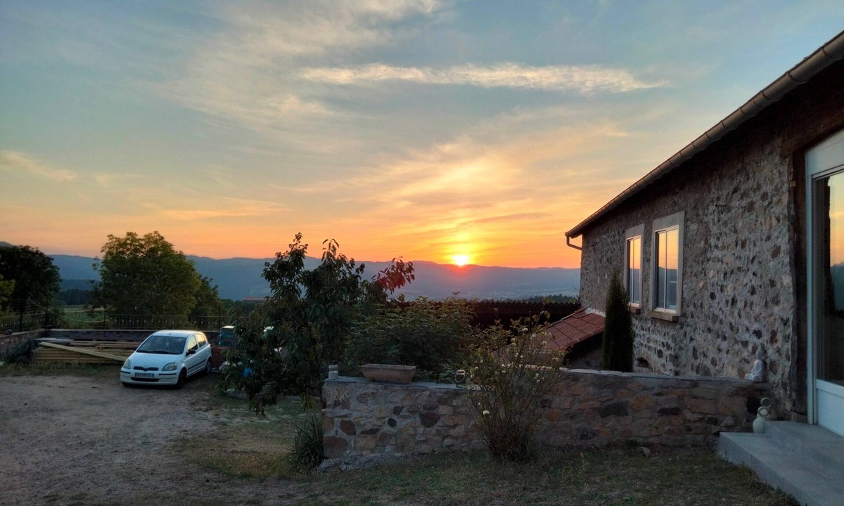 Vorey House | "Gîte Du Bachat" with Mountain View and Private Terrace