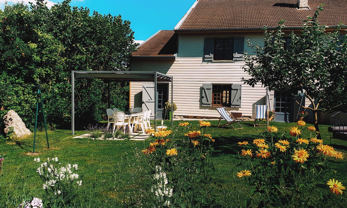 Largillay-Marsonnay House | Gite du Lac - Lake Vouglans