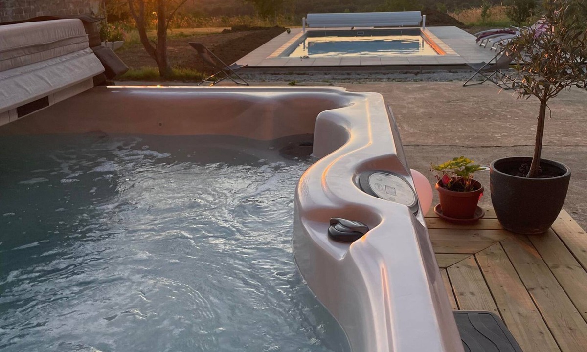 Saint-Didier Cottage | Gîte du Lynx, renovated farmhouse with a great view
