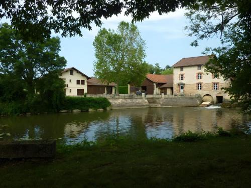 Lescheroux House | Gite Du Moulin De Veyriat