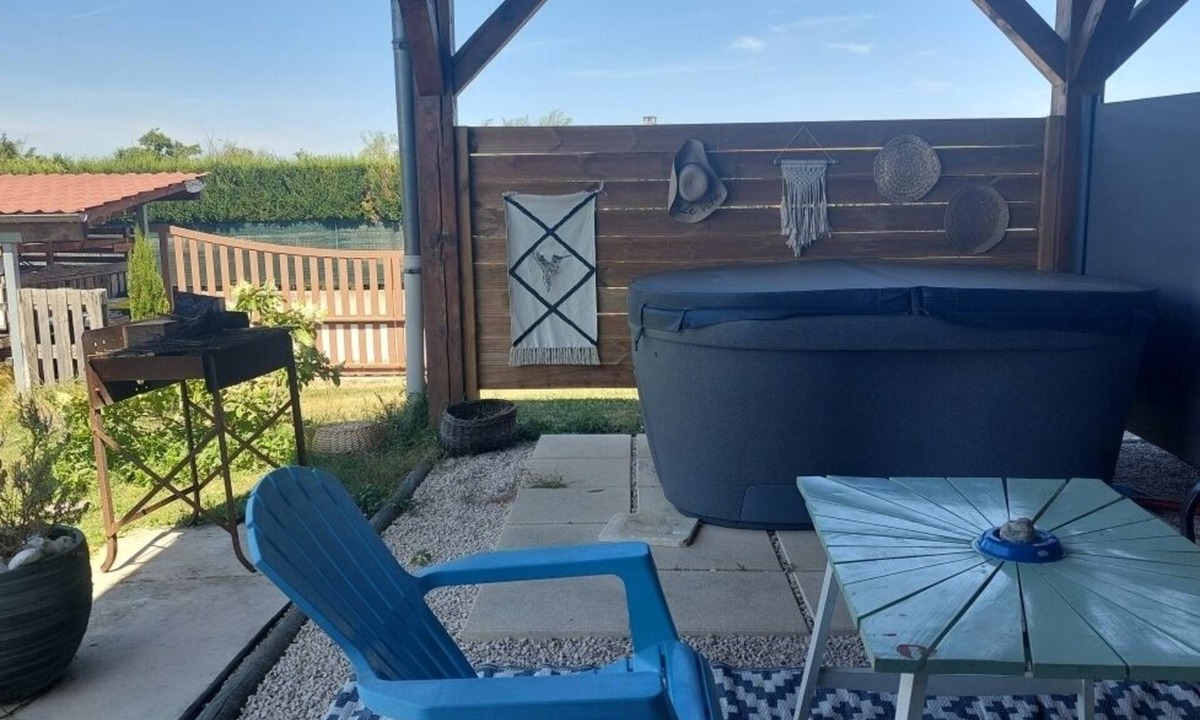 Sainte-Foy-Saint-Sulpice Cottage | Gîte-Classic-Ensuite with Bath