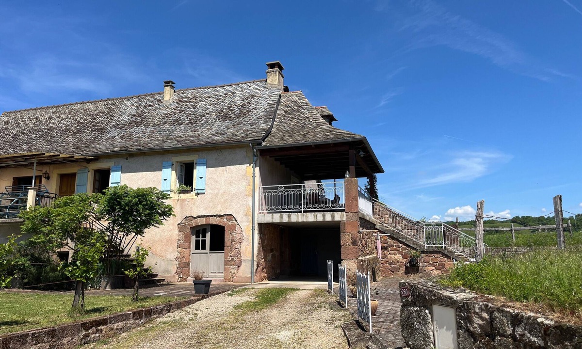 Nauviale House | Gîte L'Oustal – Domaine Les Planes with Shared Pool, Private Terrace, and Wi-Fi
