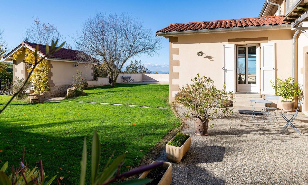 Claveyson House | Gîte la Combe Verte – Renovated Farmhouse with Indoor Pool