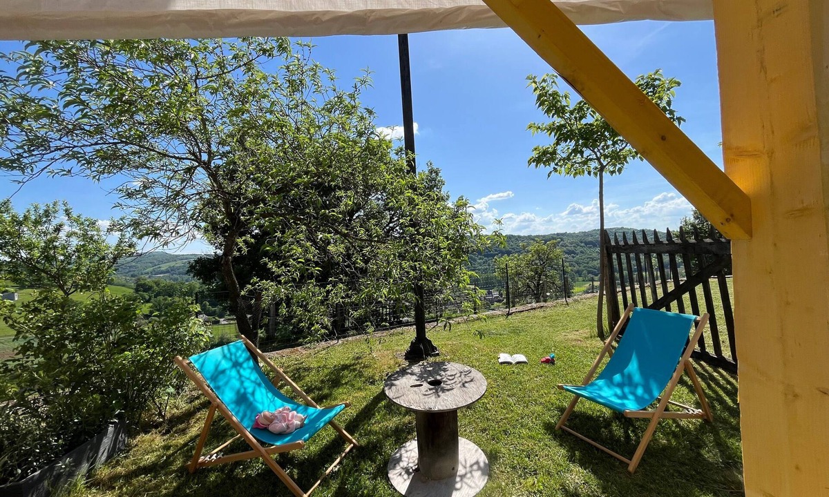Nauviale House | Gîte La Crouzette – Domaine Les Pla with Shared Pool, Private Terrace and Wi-Fi