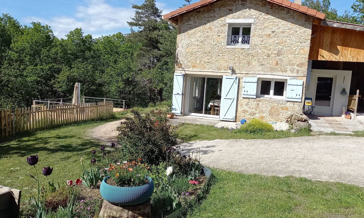 Le Crestet House | Gite la Lézardière overlooking the Doux valley, 10 minutes from the bike rail.