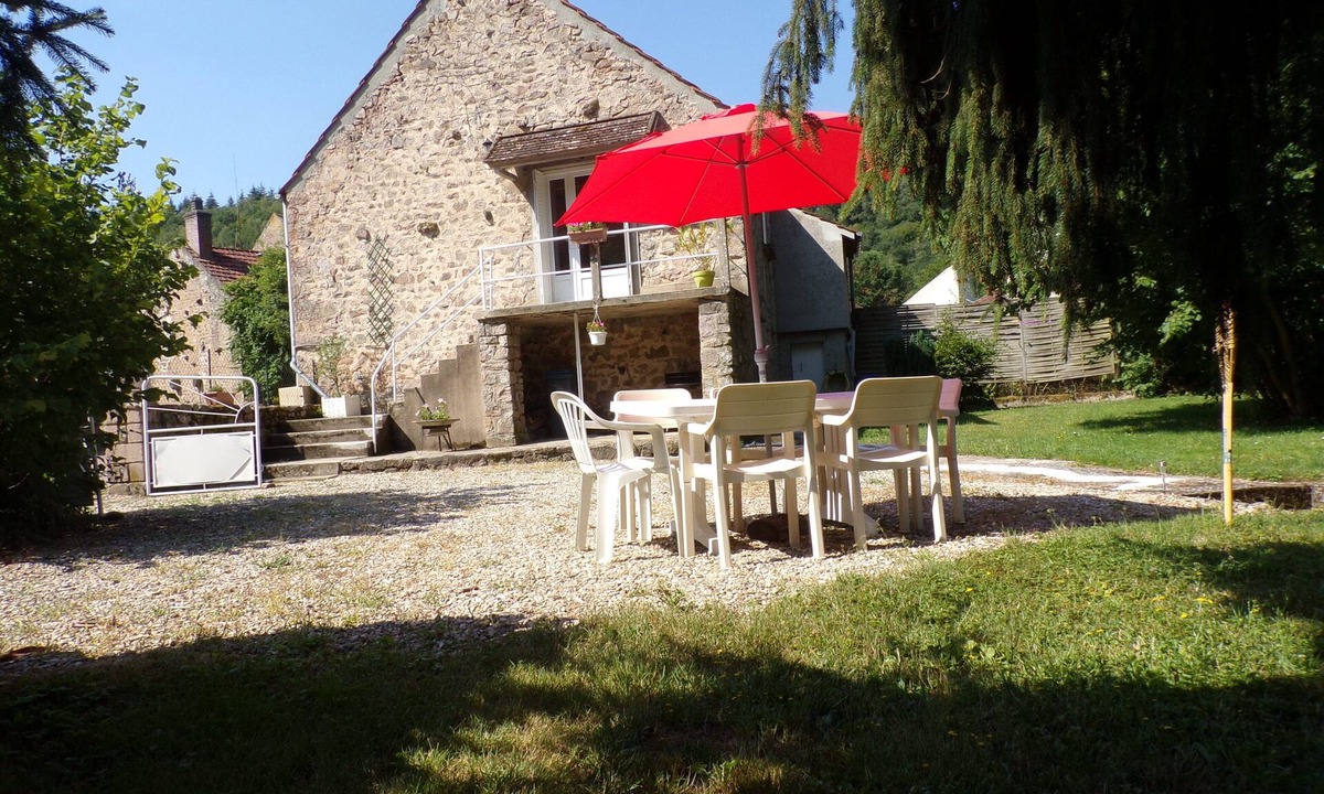 Magny House | Gite "La Méluzine" by the river, Avallon, Vézelay, Morvan