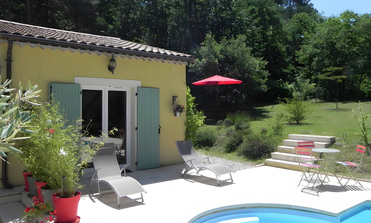 Le Poet-Laval Apartment | Gite La Villa des Pins in Drôme Provençale