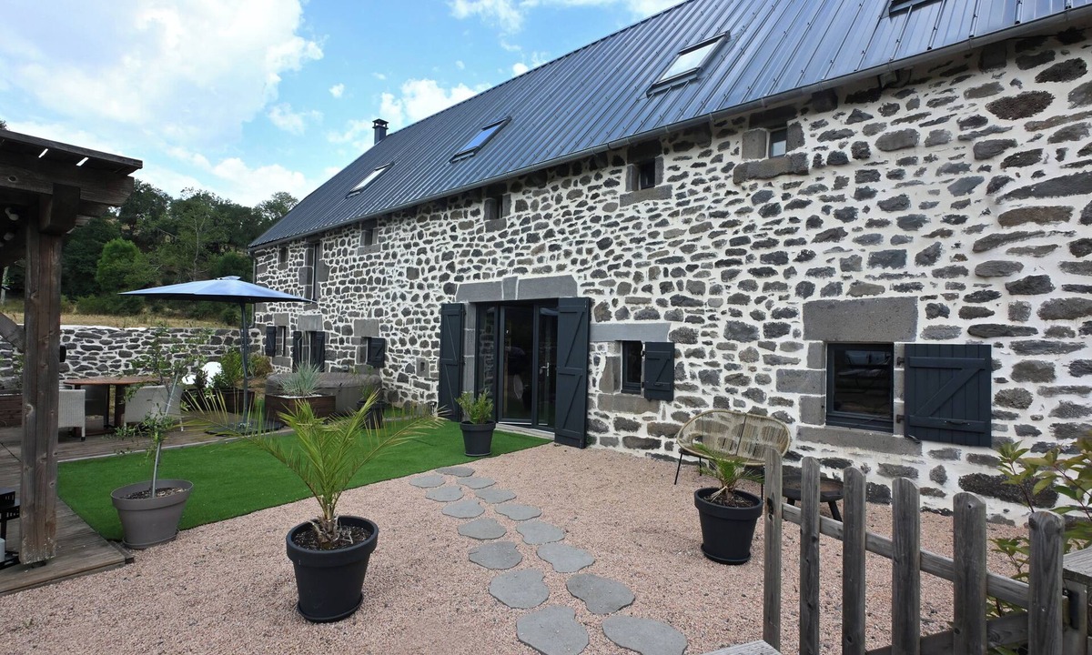 Les Ternes House | Gite le Jeansonnet, your haven of peace in the heart of Cantal