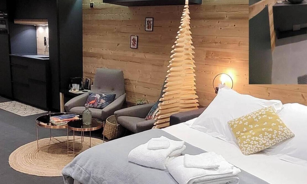 Jougne Apartment | Gîte Le Mont Rexd'Or, 2 steps from Switzerland, fully equipped with home cinema!