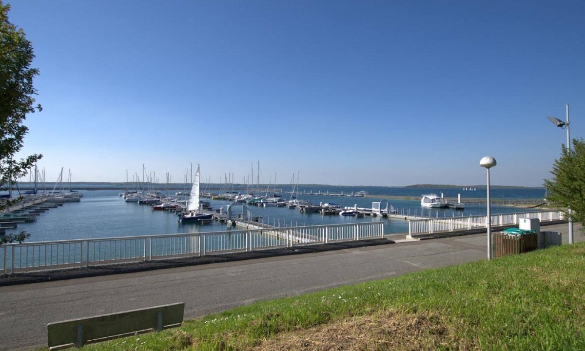Mesnil-Saint-Pere Cottage | Gîte Le Port Mesnil - At the foot of the Lake and the Port