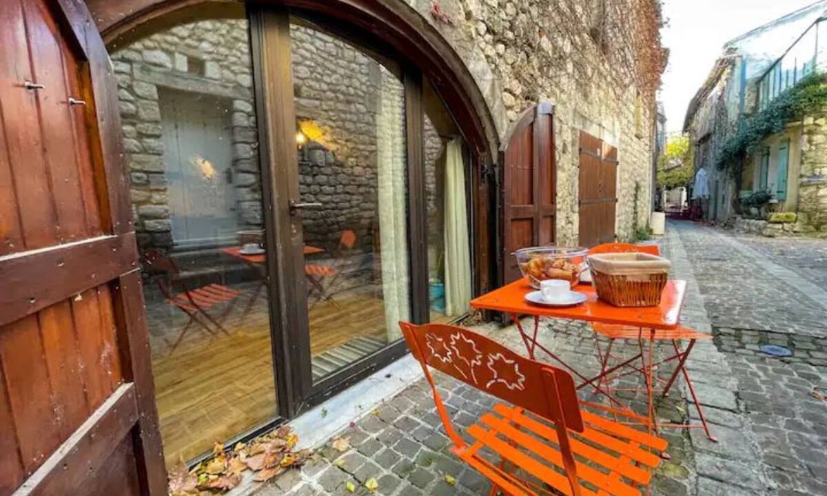 La Garde-Adhemar Apartment | Gîte Les Voûtes - A haven of peace in a jewel of Provence