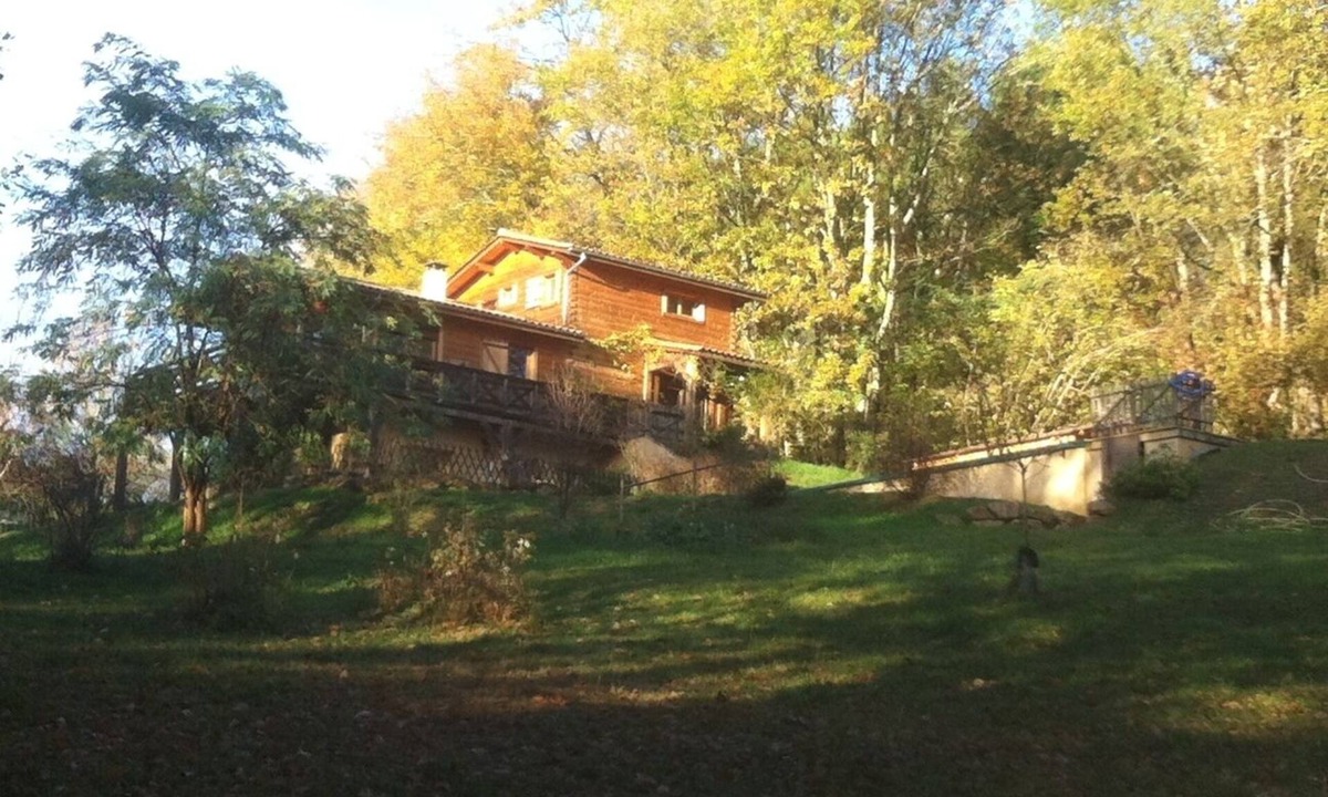 Sarlat-la-Caneda Apartment | Gite on the first floor of a wooden house