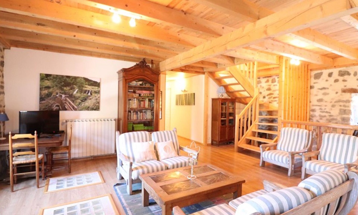 Paulhac Cottage | Gite Paulhac, 5 bedrooms, 12 persons