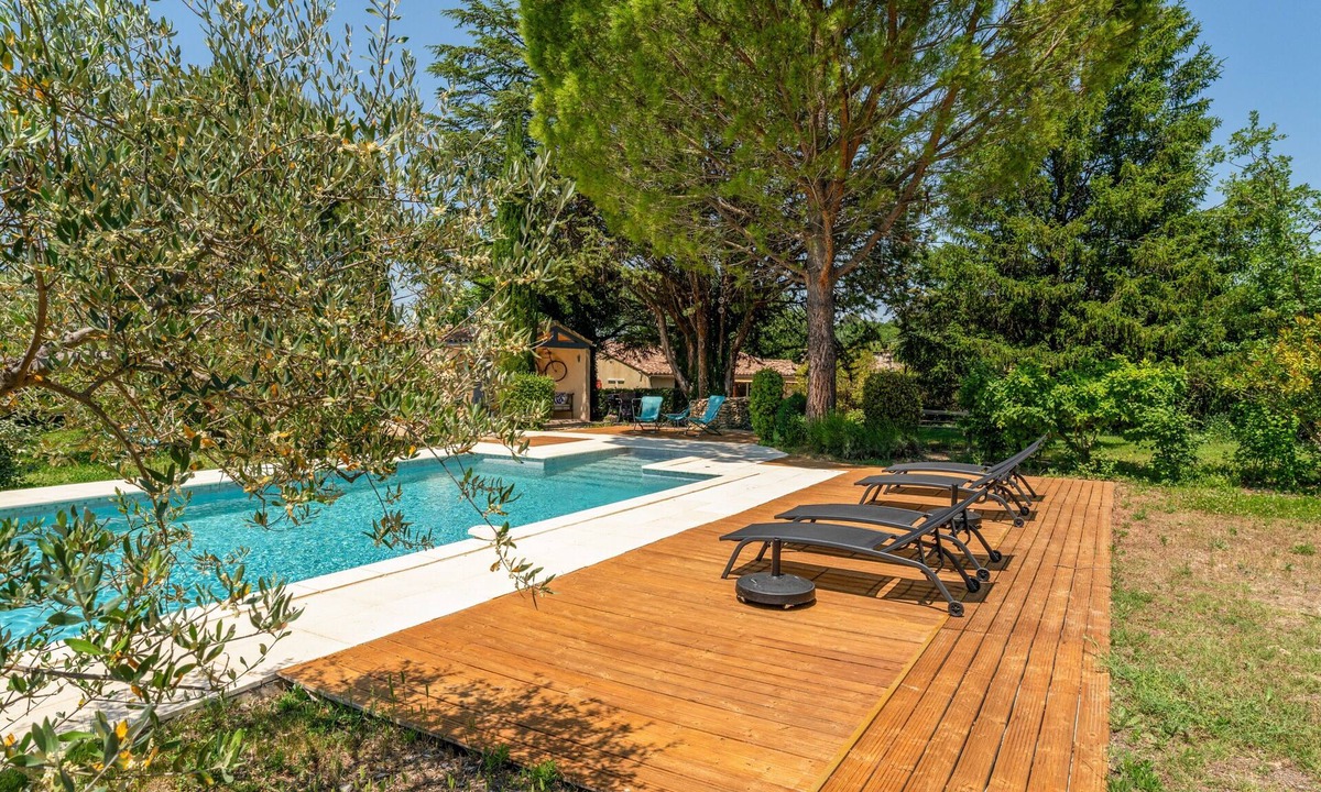 Entrechaux Apartment | Gîte 'Romarin' with Mountain View, Wi-Fi and Air Conditioning