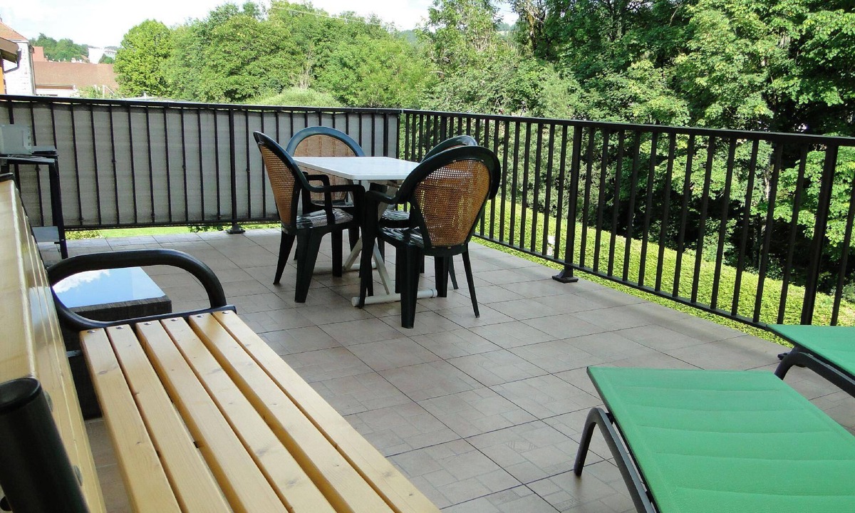 Foncine-le-Haut Apartment | Gite Roses Jura Mountains with Spa Sauna river