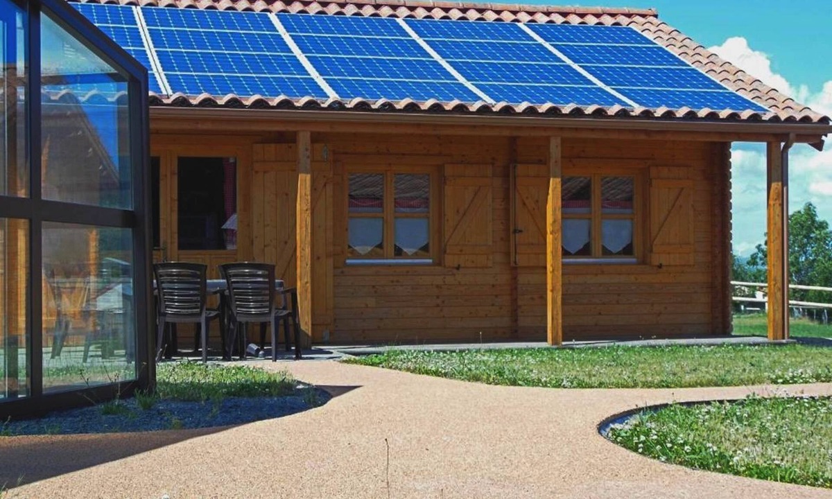 Saint-Flour Ski Chalet | Gites Salères Piscine au sel Chauffée D'avril à Novembre et Spa de Nov-avril