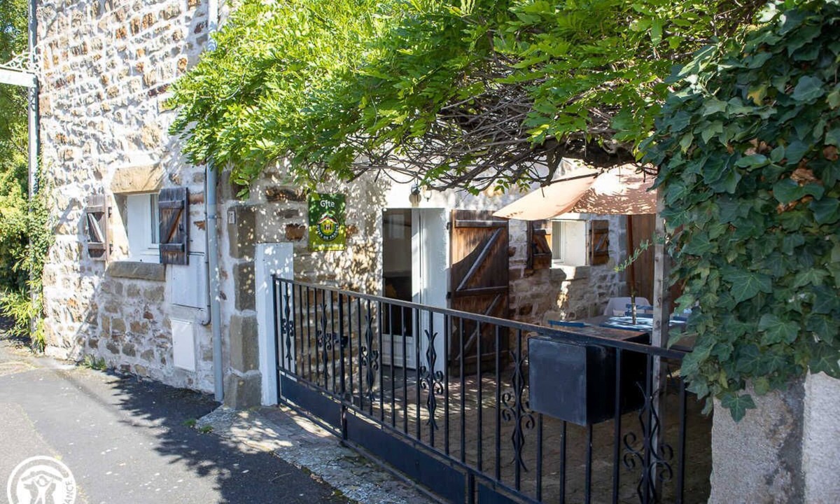 Authezat House | Glycine - Authezat - Gîte