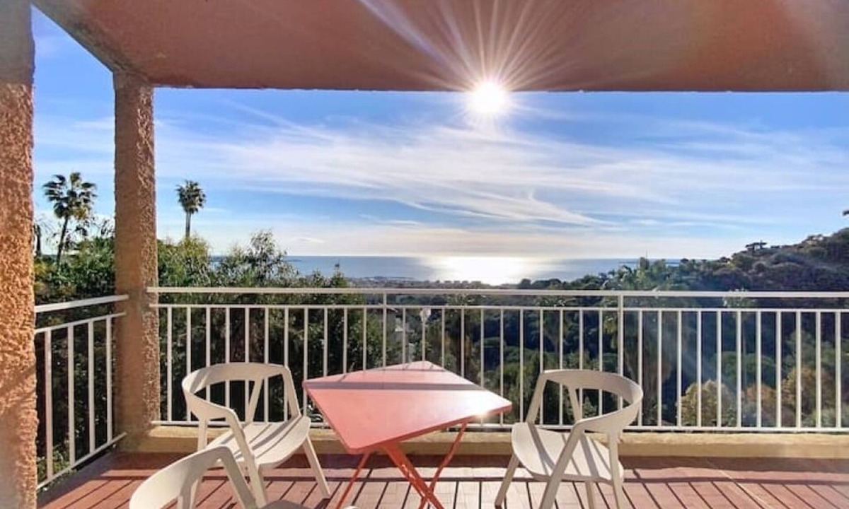 Golfe Juan Apartment | Golf Juan - Vallauris/Exceptional south-facing sea view
