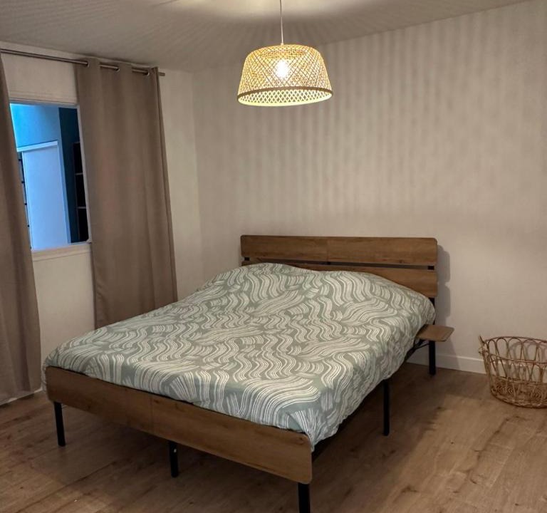 Coudes Apartment | Grand appartement au centre du village proche de l A75