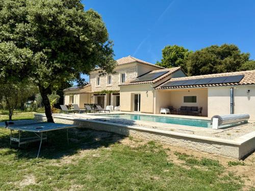 Valreas Villa | Grand Mas provençale rénové avec piscine