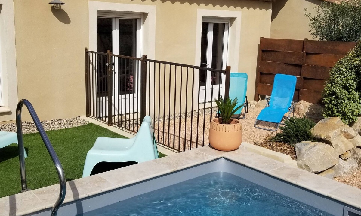 Caromb Villa | Grande Bastide, 4 stars, private garden and swimming pool at the foot of Mont Ventoux