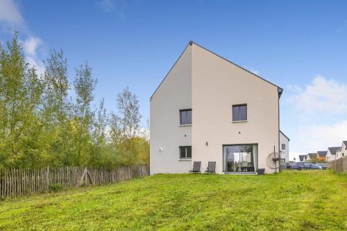 Bruyeres-le-Chatel Villa | Grande maison familiale avec jardin, proche Paris & Orly