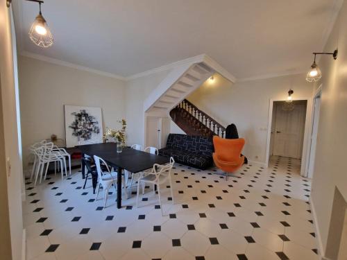 Tain-l'Hermitage House | Grande Maison meublée tout équipé Wifi, Télé, Billard - Demeure de 196 m2 à Tain l'hermitage - 5 Chambres - 12 Couchages