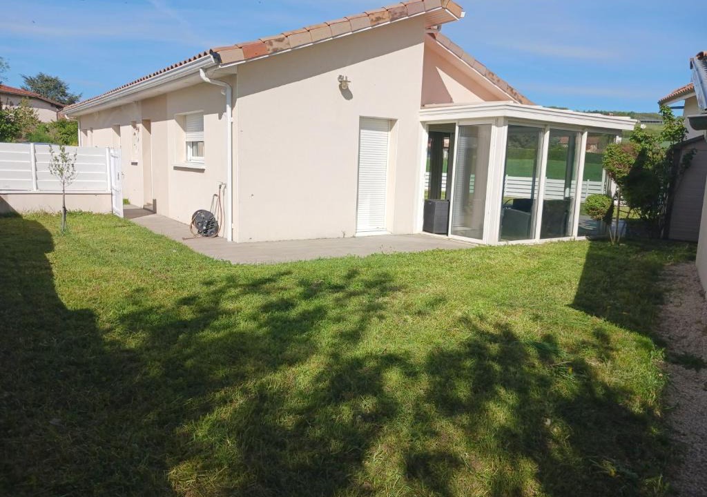 Reventin-Vaugris Villa | Grande maison plain pied,campagne, proche A7,parking privé, idéal pro et famille nombreuse