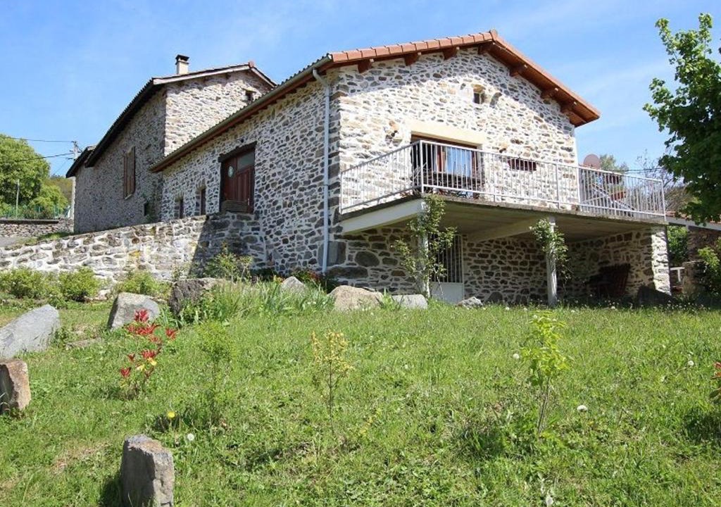 Retournac House | Grange restaurée avec terrasse et wifi à La Bastide - FR-1-582-178