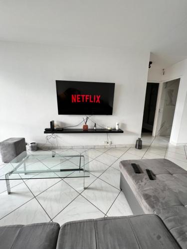 Secteur 6 Apartment | Grenoble ~ Ecole d’architecture ~ Grand-place