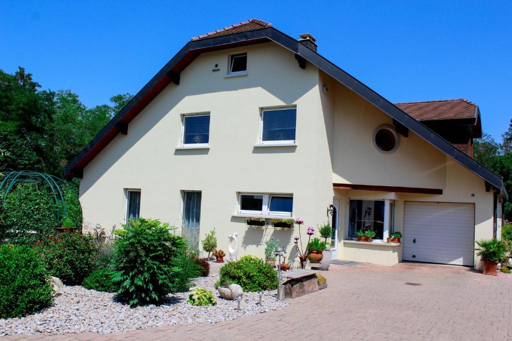 Chalampe Apartment | Großzügige helle Ferienwohnung bis 4 Personen in Chalampe, Elsass