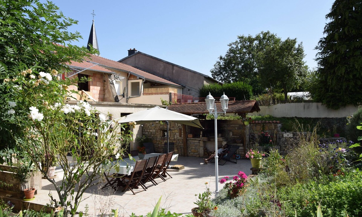 Saint-Paul Other | Group gîte for 14 people on the farm (horses, donkeys, rabbits.). Pets allowed.