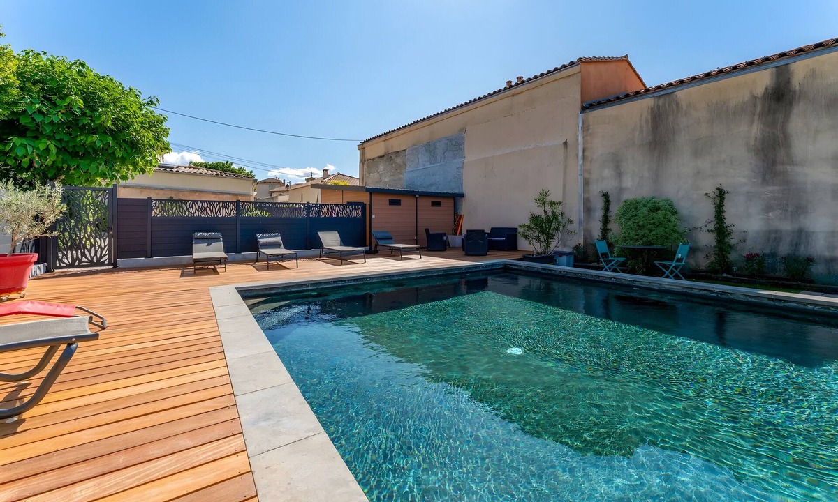 Rasteau Apartment | Guest House 'Double Supérieure' with Shared Pool, Private Terrace and Wi-Fi