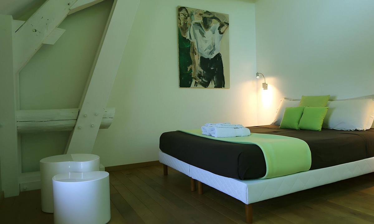 Beaumont-sur-Grosne Bed & Breakfast | Guest Room 'Tilleul' with Shared Pool, Shared Terrace and Wi-Fi
