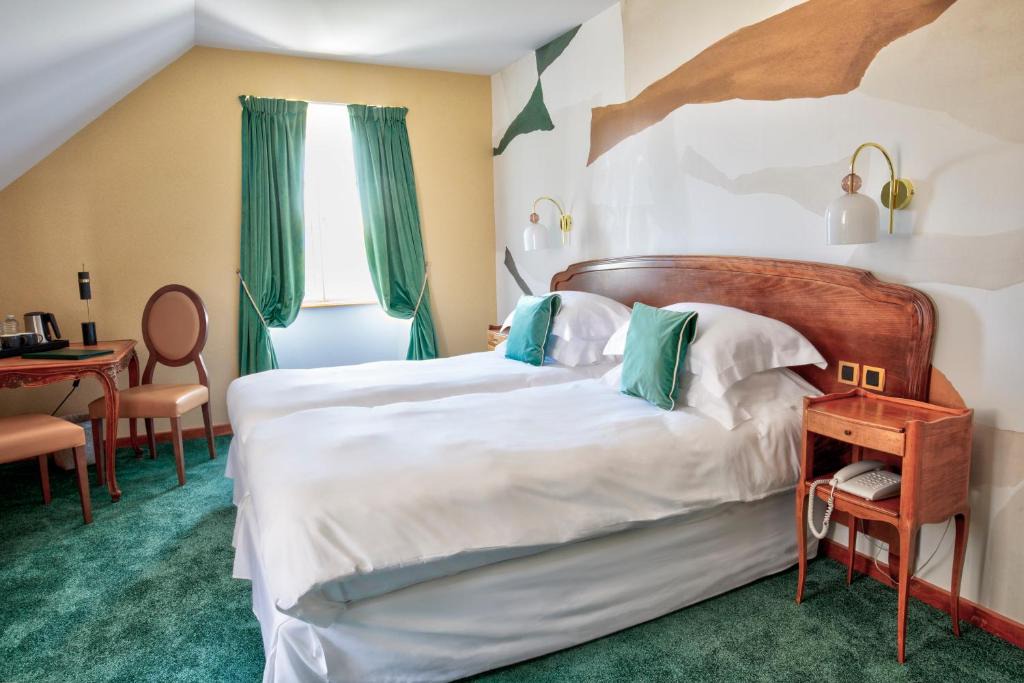 Vezelay Hotel | Hôtel Restaurant De La Poste & Du Lion D'or