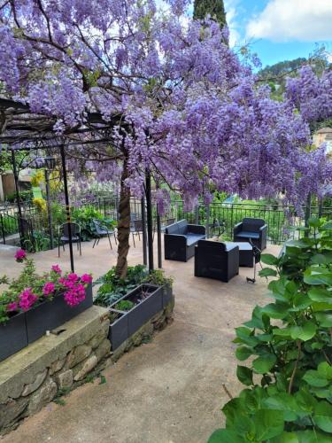 Vals-les-Bains Hotel | Hôtel Restaurant Les Touristes