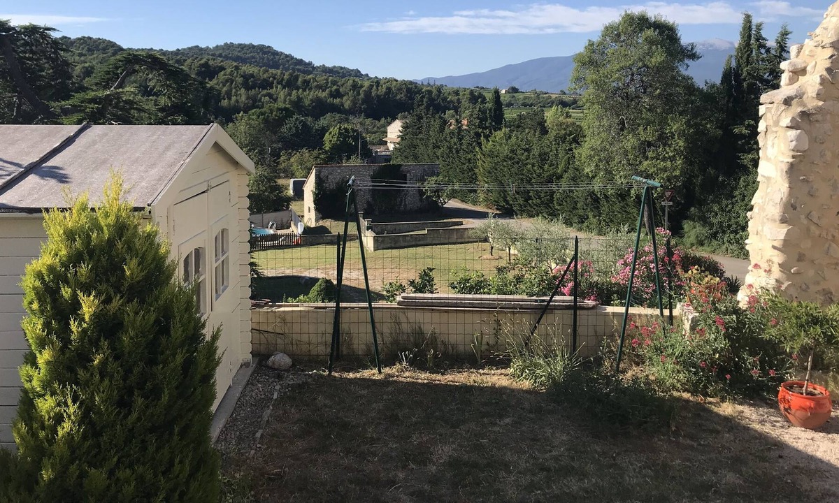 Methamis House | Hamlet house with garden overlooking the Ventoux