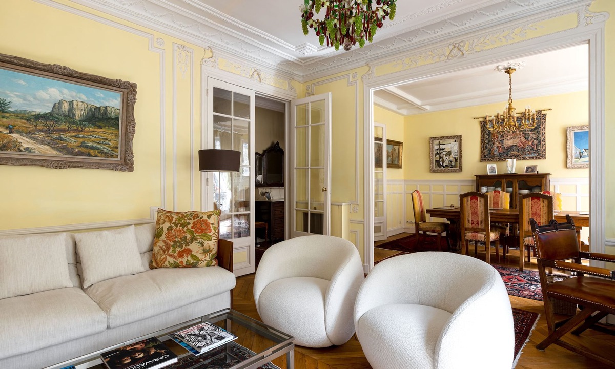 Notre-Dame-des-Champs Apartment | Hemingway's Hood between Luxembourg Gardens and Montparnasse