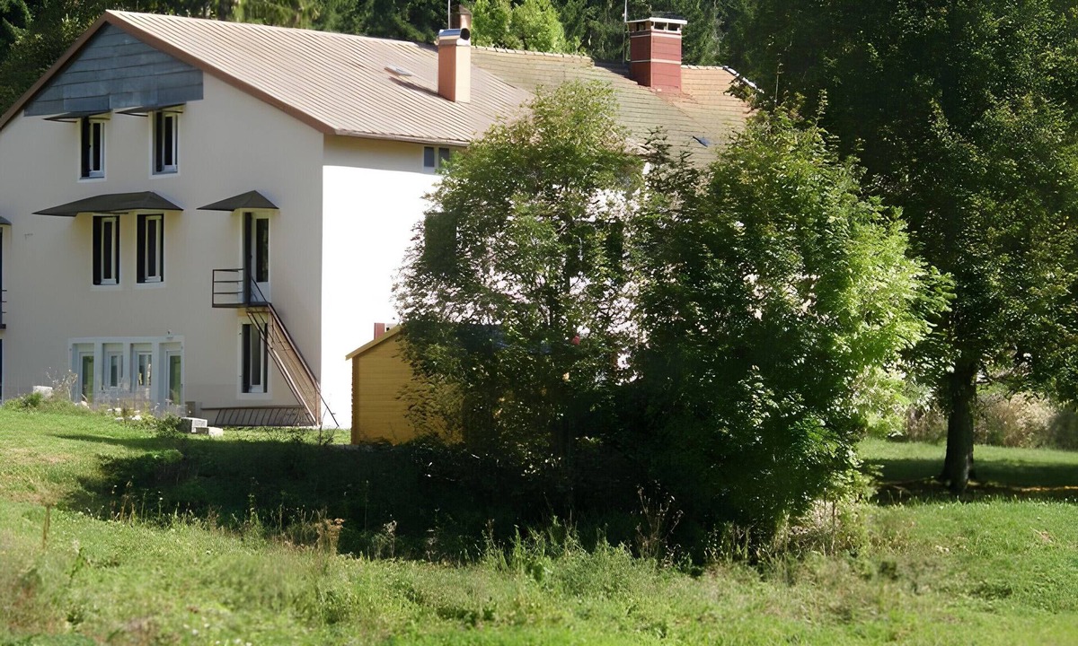 Les Rousses House | Historic Post House Gîte, 8 Bedrooms